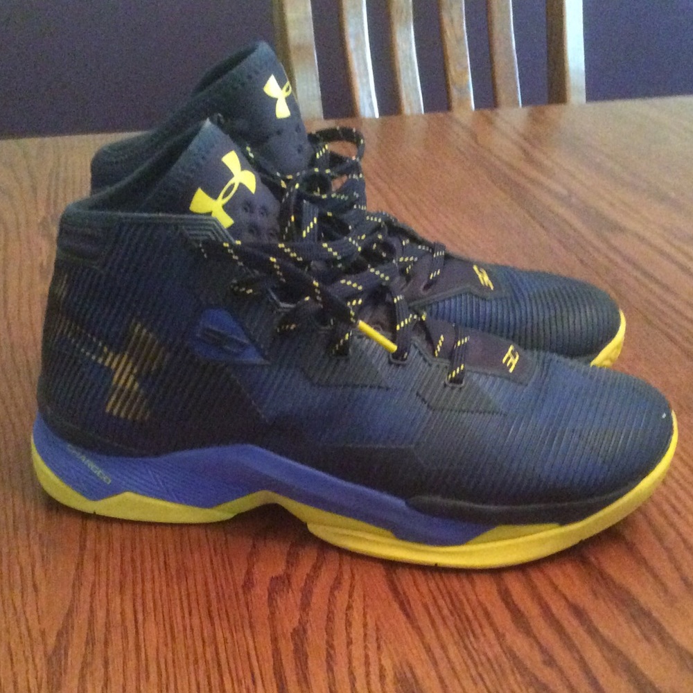 Under Armour Steph Curry 2.5 Men’s size 9.5